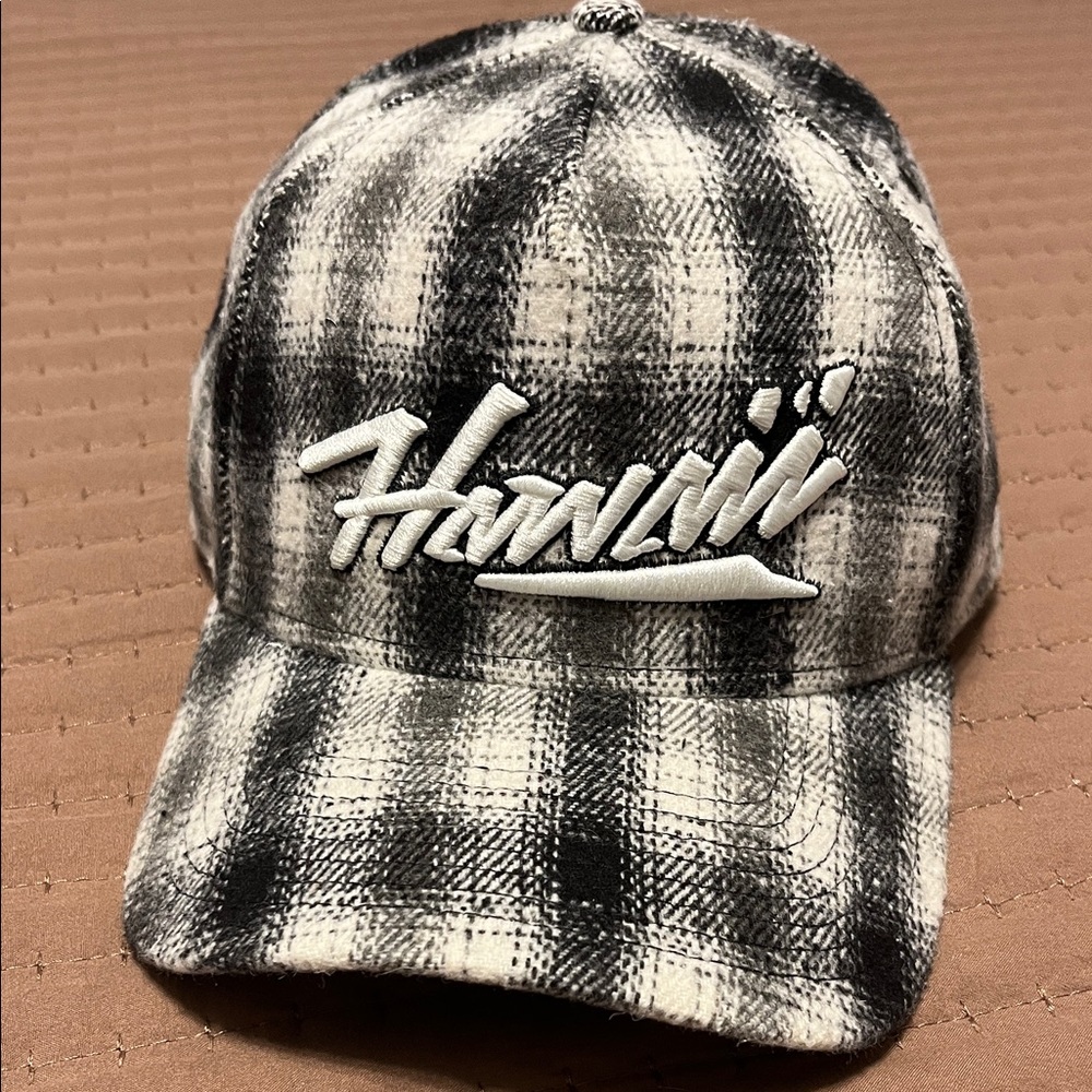 Fitted Hawai’i “HAWAII” Hat